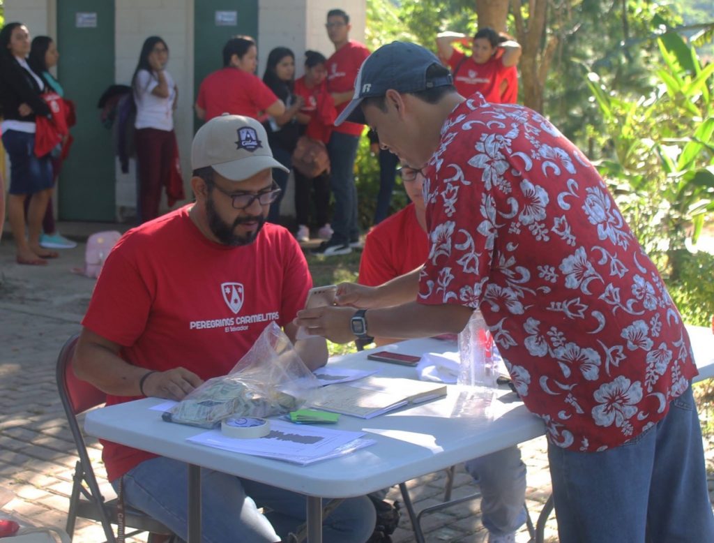 Organizing one of the days as the young people arrive from around El Salvador